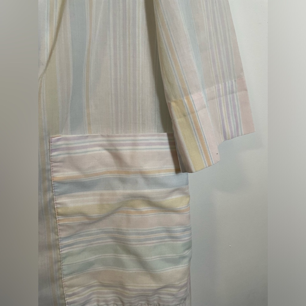 Retro Pastel GrannyCore House Coat Gown, Vintage Pleated Detail, Snap Buttons - Picture 6 of 11